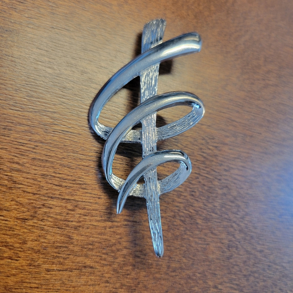 Vintage JJ 1986 Silvertone Swirl Brooch classic pin 80s 90s